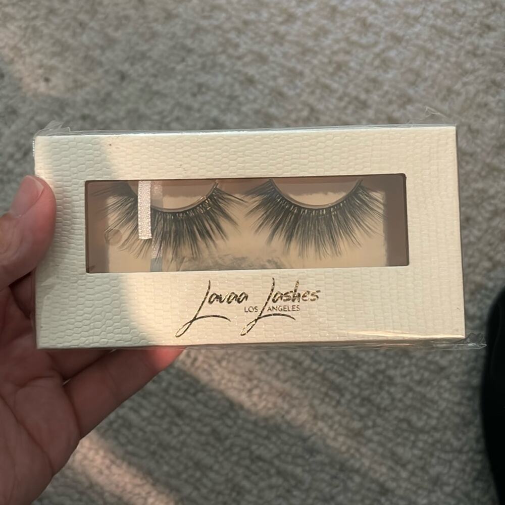 NWT lavaa lashes